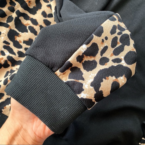 🐆 CASUAL BLACK LEOPARD LOOSE FIT HIGH NECK JUMPER! - Picture 9 of 10